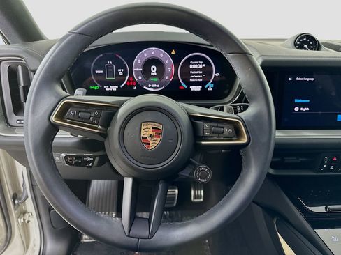 Used 2025 Porsche Cayenne S image 12
