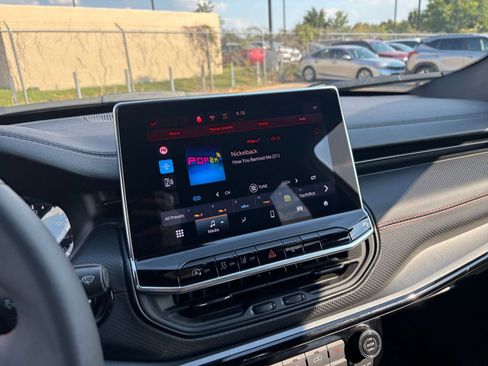 Used 2025 Jeep Compass Trailhawk w/ Trailer Tow Group image 21