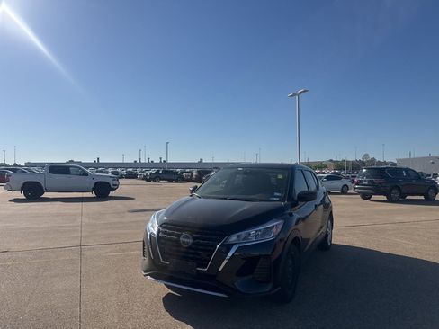 Certified 2023 Nissan Kicks S image 7