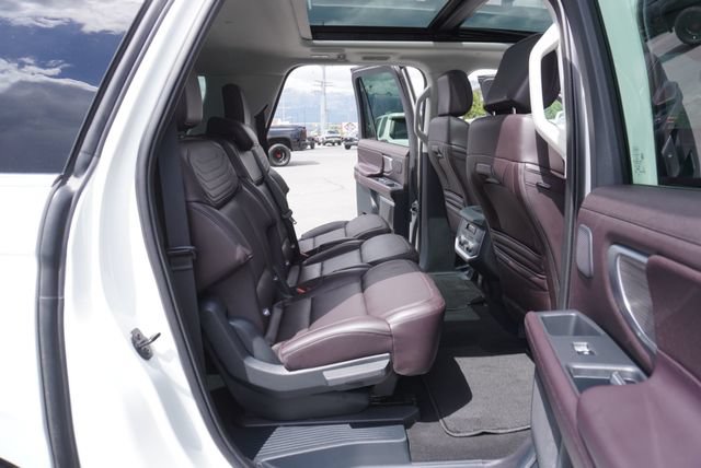 Used 2025 Ford Expedition Max Platinum w/ Platinum Ultimate Package AWD/4WD image 27