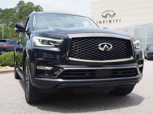 Used 2024 INFINITI QX80 Premium Select w/ Cargo Package AWD/4WD image 2