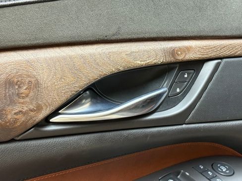 Used 2016 Cadillac Escalade ESV Luxury image 24