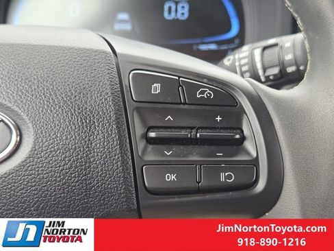 Used 2025 Hyundai Venue SEL FWD image 29