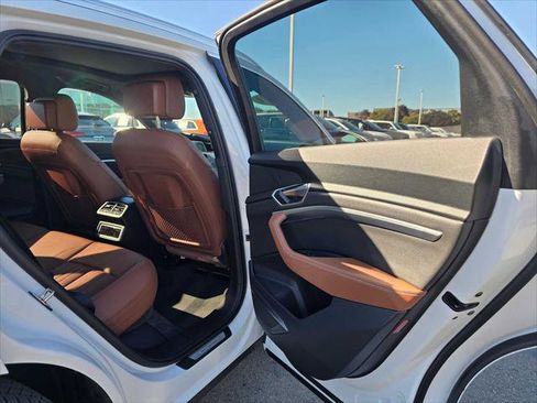 Used 2024 Audi Q8 e-tron Premium Plus image 14