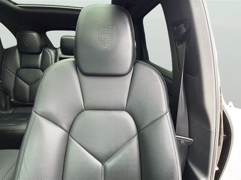 Used 2017 Porsche Cayenne image 20