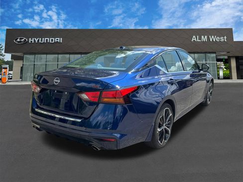 Used 2023 Nissan Altima 2.5 SR w/ SR Premium Package FWD image 5