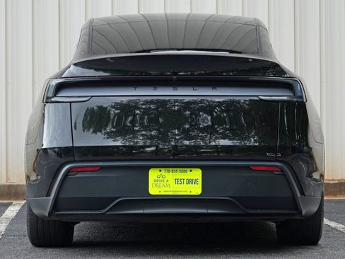 Used 2026 Tesla Model Y 2WD image 11