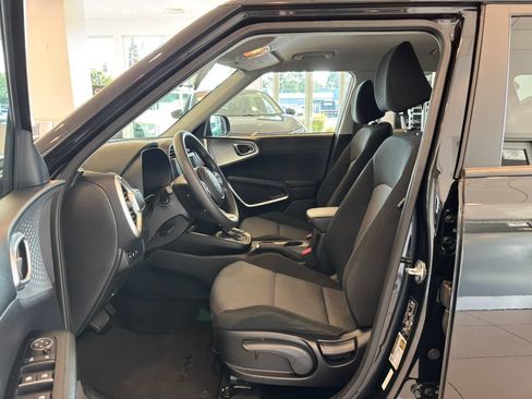 Used 2023 Kia Soul LX FWD image 13