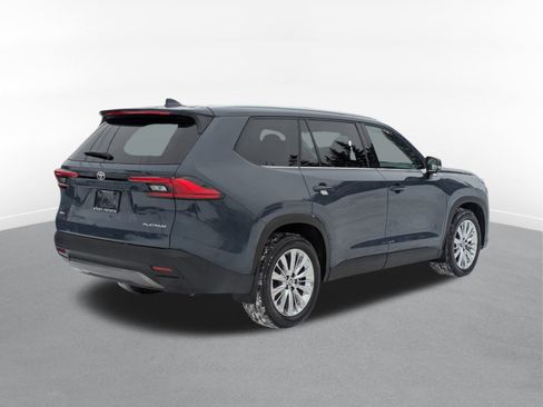 Used 2024 Toyota Grand Highlander Platinum image 3