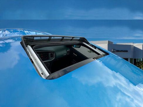 Used 2016 Dodge Charger R/T w/ Premium Group image 25