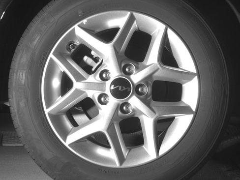 Used 2025 Kia Soul LX w/ LX Technology Package FWD image 15