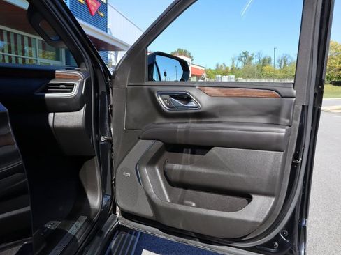 Used 2021 Chevrolet Suburban High Country w/ Premium Package image 24