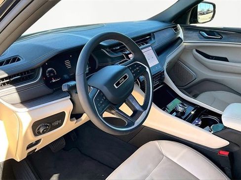 Used 2023 Jeep Grand Cherokee Limited w/ Trailer Tow Prep Group (B) image 13