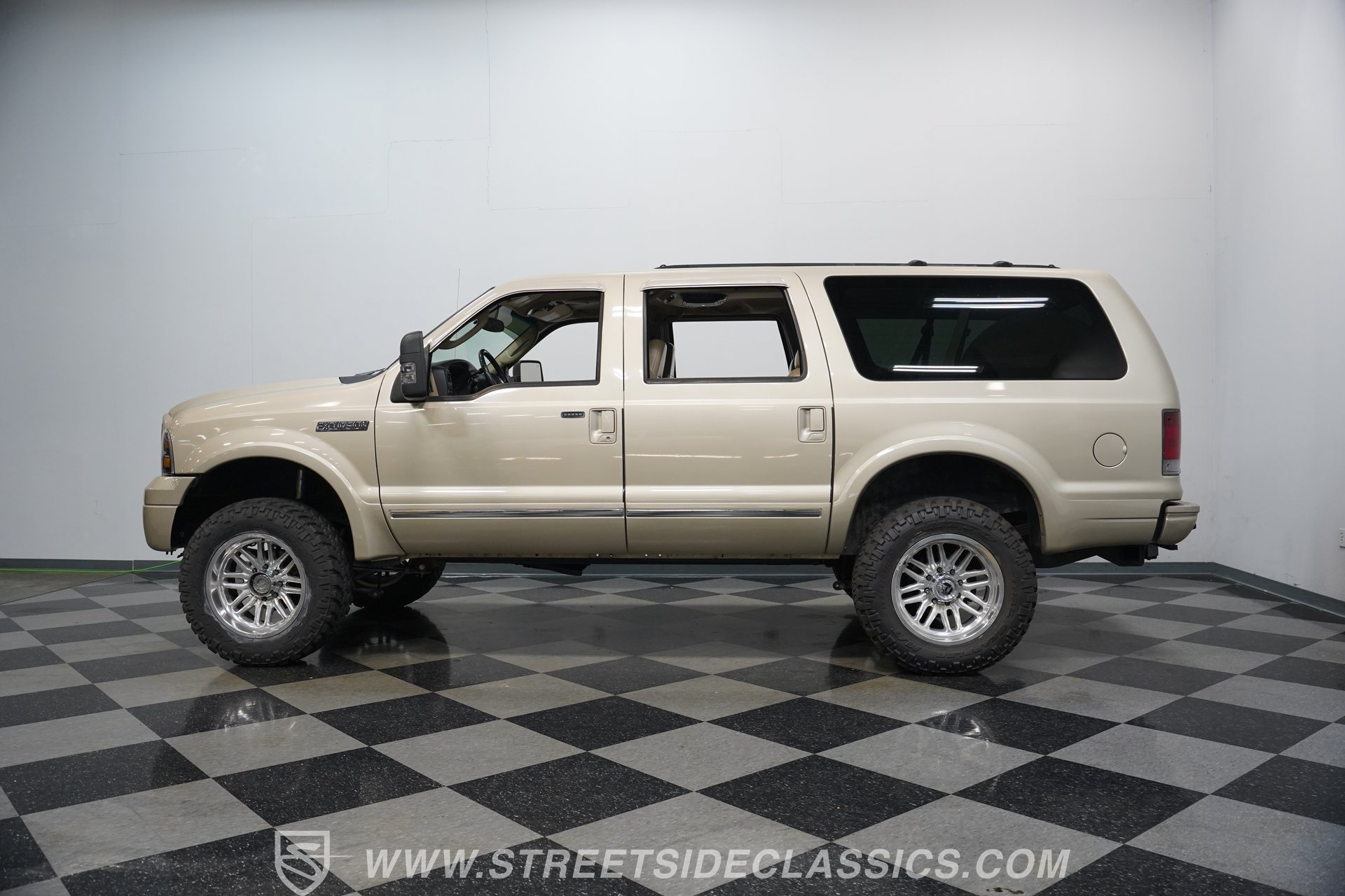 Used 2005 Ford Excursion Limited AWD/4WD image 2