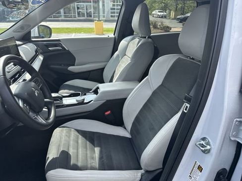 Used 2025 Mitsubishi Outlander SE AWD/4WD image 15