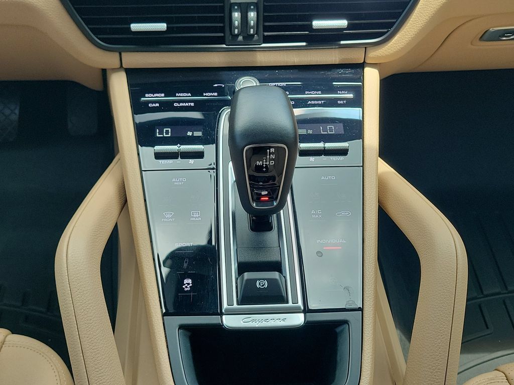 Used 2022 Porsche Cayenne AWD/4WD image 20