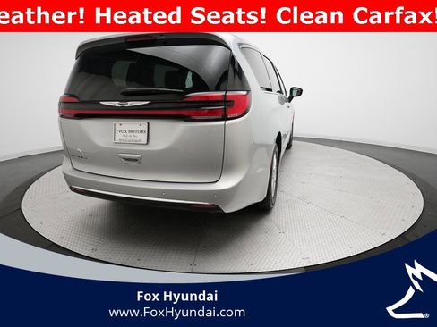 Used 2024 Chrysler Pacifica Touring-L image 35