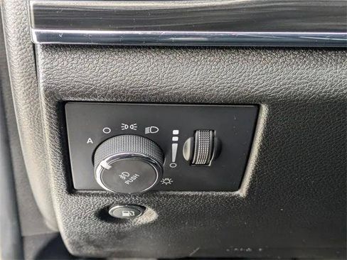 Certified 2022 Jeep Grand Cherokee Limited image 18