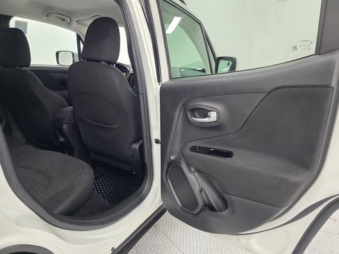 Used 2020 Jeep Renegade Latitude w/ Cold Weather Group AWD/4WD image 14
