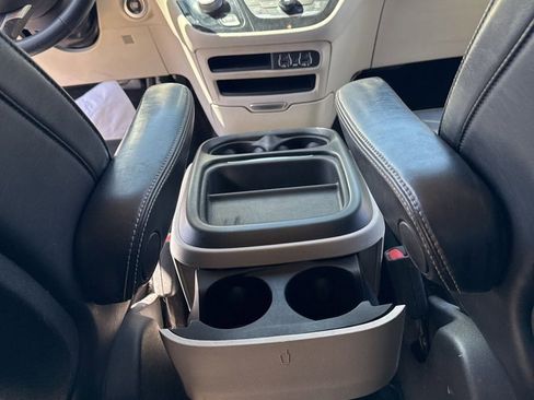 Used 2021 Chrysler Voyager Lxi FWD image 24