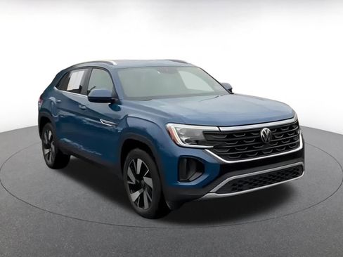 Used 2025 Volkswagen Atlas Cross Sport SE image 3