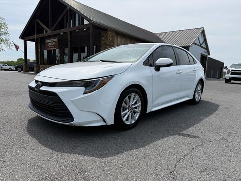 Used 2023 Toyota Corolla LE w/ LE Convenience Package image 2