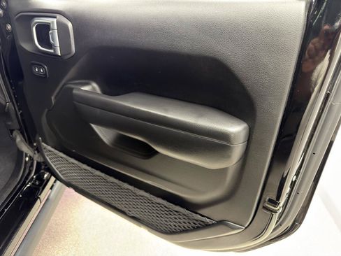 Used 2021 Jeep Gladiator Mojave AWD/4WD image 13