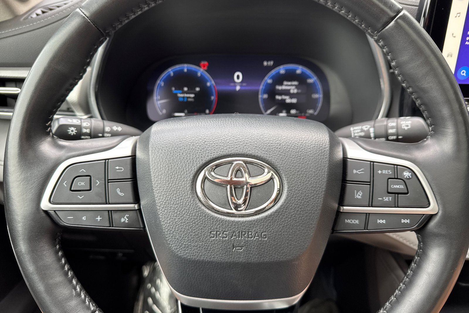 Used 2023 Toyota Highlander Platinum FWD image 29