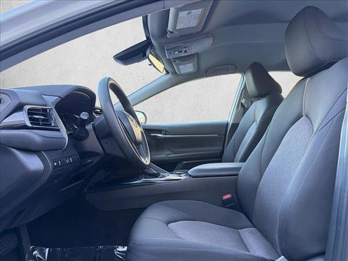 Used 2020 Toyota Camry LE image 11