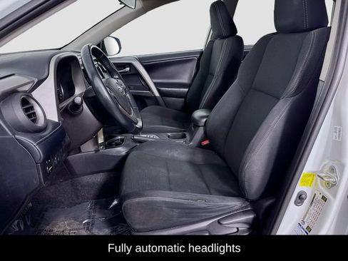 Used 2018 Toyota RAV4 XLE AWD/4WD image 9