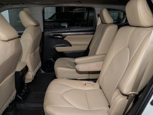 Used 2023 Toyota Highlander Limited image 11