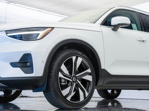 Certified 2025 Volvo XC40 B5 Plus w/ Climate Package image 9
