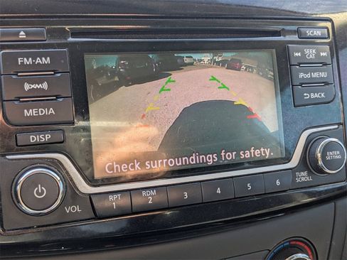 Used 2017 Nissan Sentra SV image 19