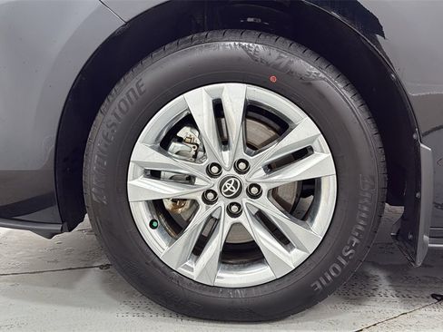 Certified 2025 Toyota Sienna Limited image 25