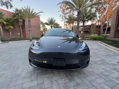 Used 2024 Tesla Model Y Long Range RWD image 2