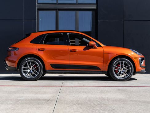 Certified 2024 Porsche Macan S image 12
