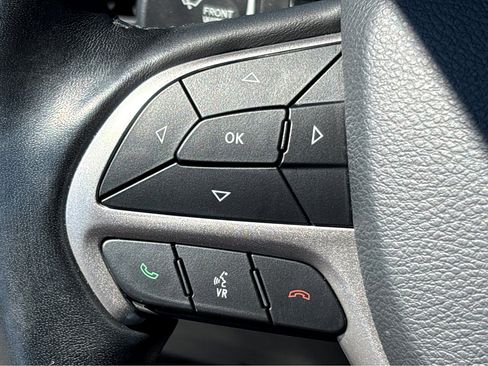 Used 2022 Jeep Grand Cherokee Laredo X image 9