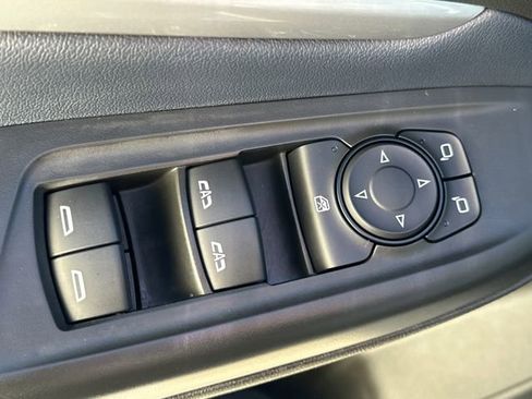 Used 2022 Chevrolet Bolt EUV LT w/ Convenience Package image 24