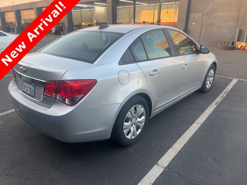 Used 2016 Chevrolet Cruze LS image 2