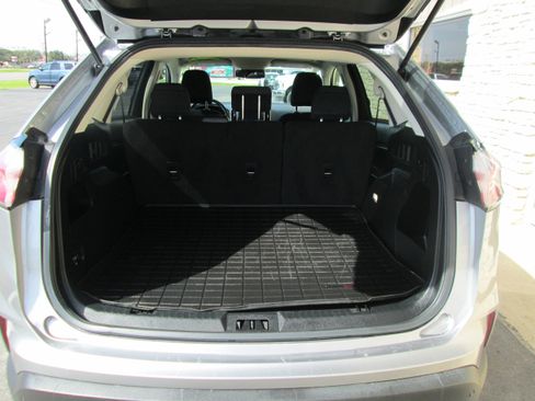 Used 2022 Ford Edge SEL image 11