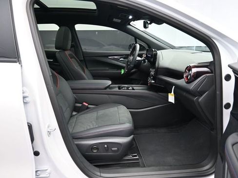 New 2025 Chevrolet Blazer EV RS w/ Super Cruise Package image 40