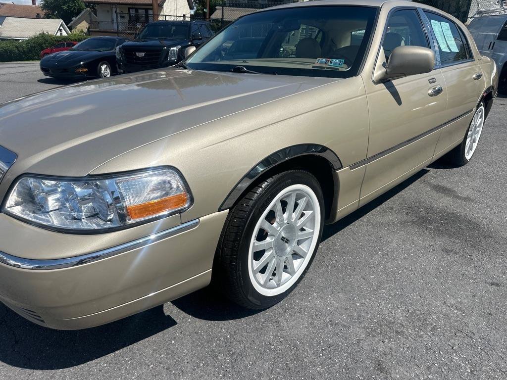 Used 2006 Lincoln Town Car Signature RWD image 12