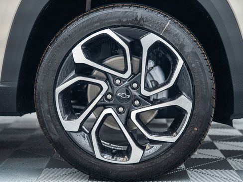 New 2026 Chevrolet Trax RS w/ Sunroof Package FWD image 17