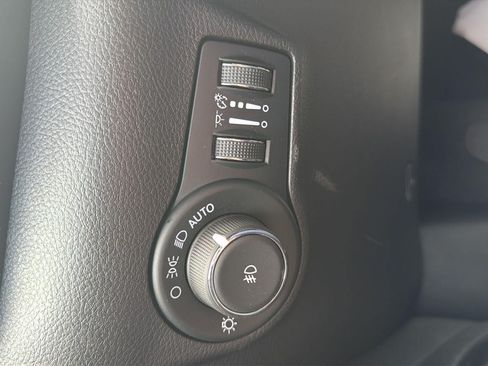 Used 2025 Jeep Compass Trailhawk AWD/4WD image 14