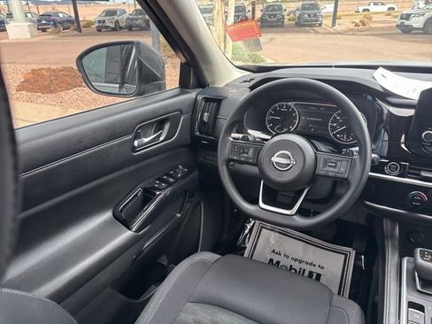 Used 2022 Nissan Pathfinder S image 26