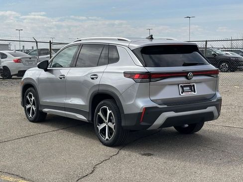 New 2025 Volkswagen Tiguan SE FWD image 3