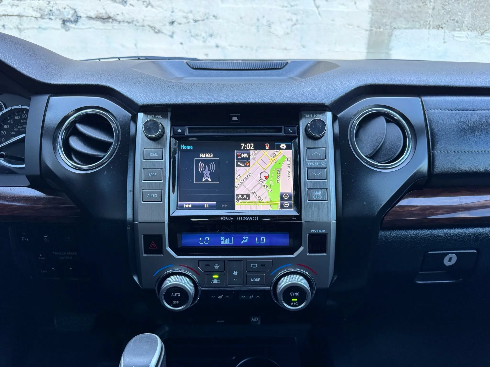 Used 2017 Toyota Tundra Limited w/ Limited Premium Package RWD image 35