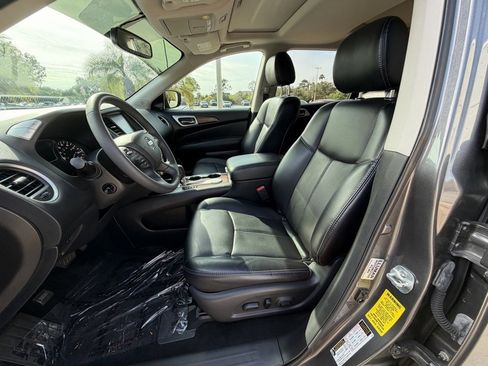 Used 2017 Nissan Pathfinder Platinum w/ Midnight Edition Package image 25