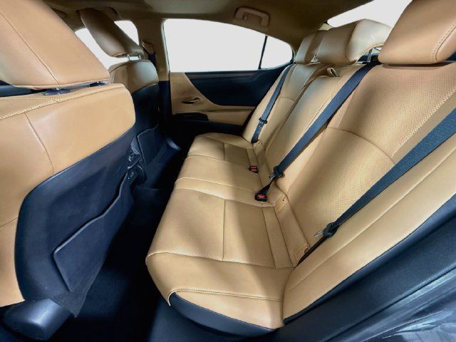 Used 2024 Lexus ES 300h w/ Premium Package FWD image 25