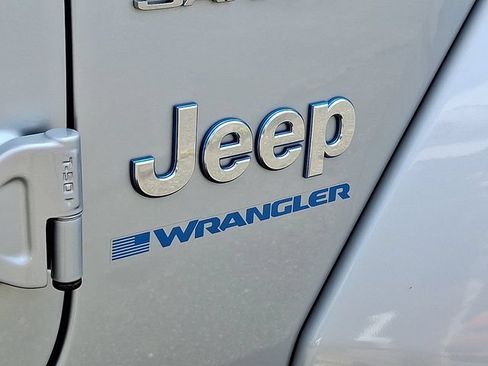 Used 2024 Jeep Wrangler Unlimited Sahara AWD/4WD image 29